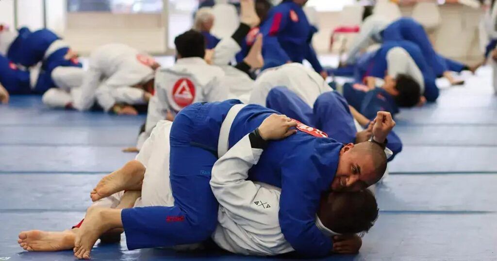 Brazilian Jiu-Jitsu vs MMA Training: What Should Beginners Start With?
