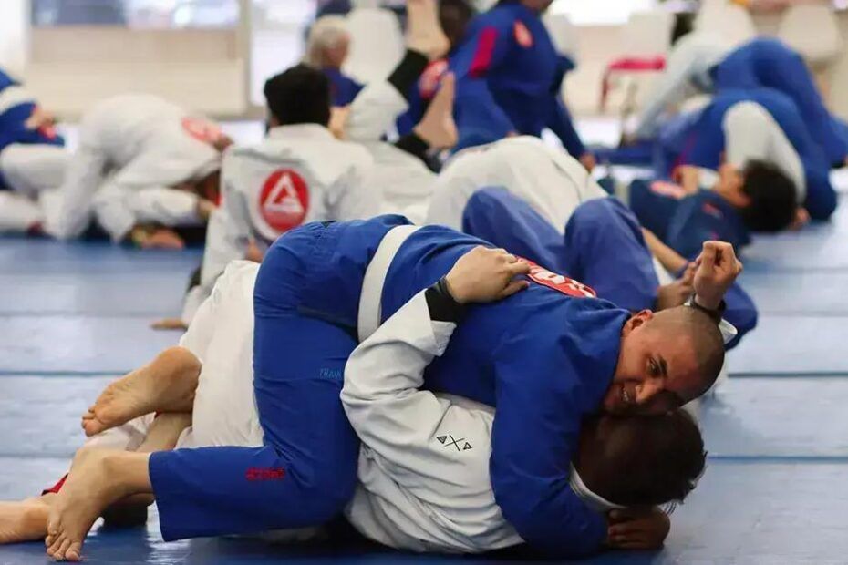 Brazilian Jiu-Jitsu vs MMA Training: What Should Beginners Start With?