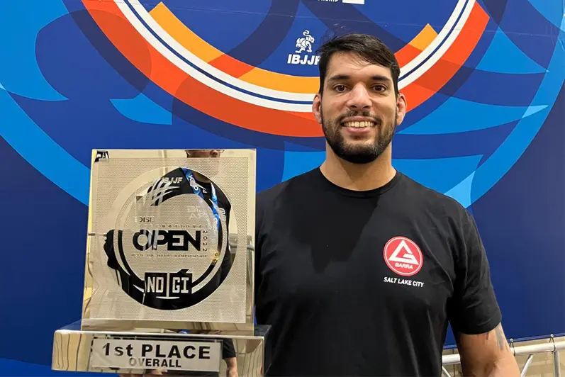 Prof. Seidler Rodrigo holding a first place trophy at an IBJJF Jiu-Jitsu tournament
