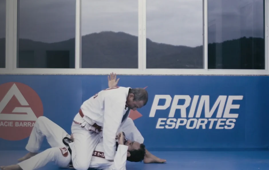 A black belt demonstrating a technique in a Gracie Barra Online weekly training video